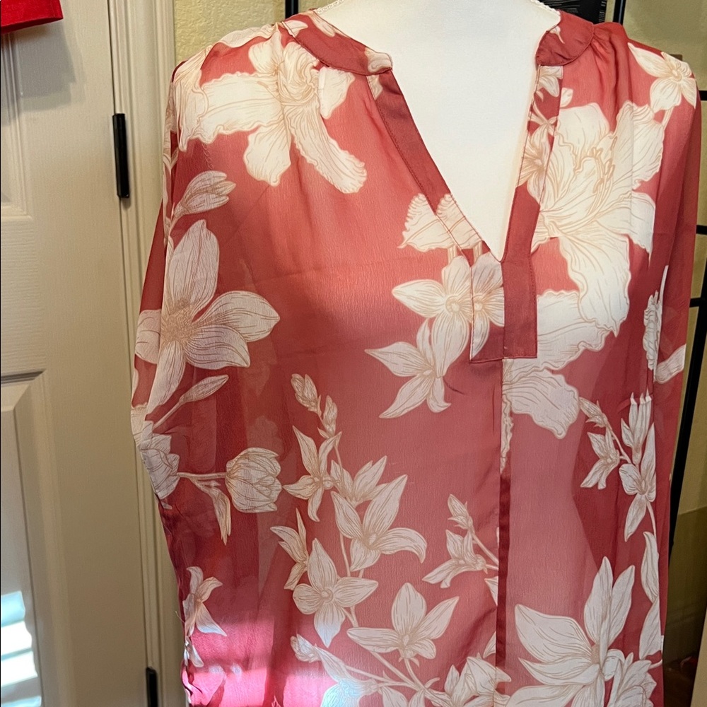 Chic Floral Blouse chiffon like blouse